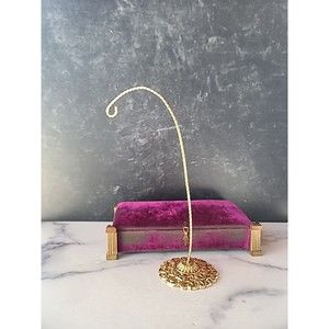 Eggspressions Gold Tone Hook